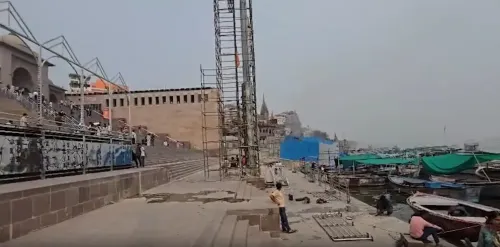 नवरात्रि के पहले दिन ललिता घाट पर गंगा आरती का भव्य आयोजन