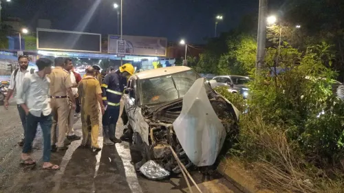 नवी मुंबई में होंडा सिटी और स्विफ्ट डिजायर की टक्कर, सभी सुरक्षित