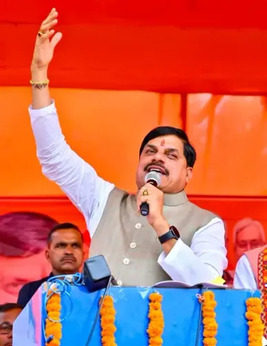 नक्सलवाद को अंकुरित होने से रोकने के लिए चलाई जाएं विकास व जनकल्याण की गतिविधियां: सीएम मोहन यादव