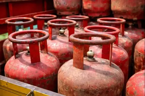 क्या नए साल में महंगाई का झटका लगा? कमर्शियल एलपीजी सिलेंडर 111 रुपए महंगा हुआ!