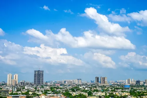 दिल्ली-एनसीआर मौसम 17-22 अक्टूबर: दिन 33°C, रातें सुहावनी; आनंद विहार AQI 348 'रेड जोन' में