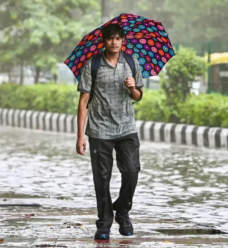 दिल्ली-एनसीआर में 1-4 सितंबर बारिश का अनुमान, तापमान 33°C तक गिरेगा; AQI में भी सुधार संभव
