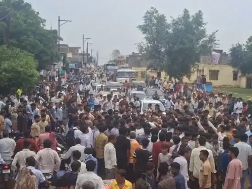 क्या नीमच में छात्रों की पिटाई से ग्रामीणों ने चक्काजाम किया?