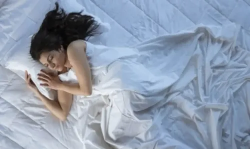 क्या नींद की समस्या से परेशान हैं? अपनाएं ये देसी नुस्खा