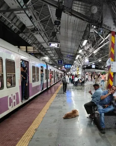 नीट री-एग्जाम 2025: मुंबई में 1,820 लोकल ट्रेनें नियमित, 13 स्टेशनों पर हेल्प डेस्क तैनात
