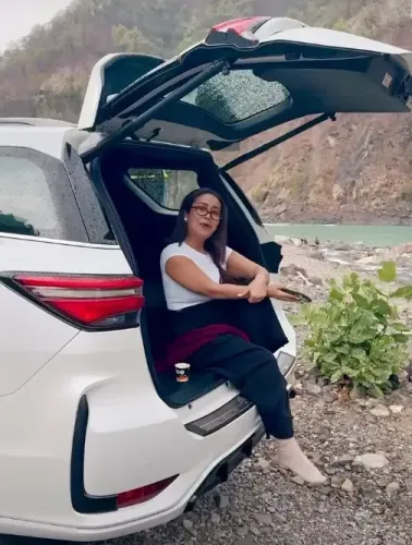 Neha Kakkar Captivates with Rainy Day Cover of Arijit Singh's 'Tumse Behtar'