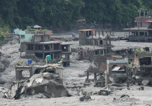 नेपाल बाढ़: पाँच दिन बाद 734 मृत, 2,498 लापता — 23 देशों के नागरिक संपर्क से बाहर