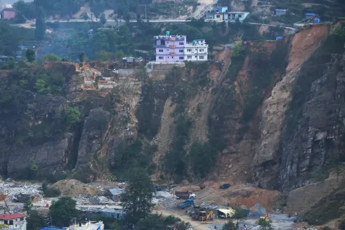 क्या नेपाल में भूस्खलन ने 14 लोगों की जान ले ली? चार पर्वतारोही लापता