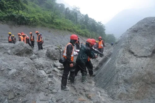 नेपाल के रसुवा हाइड्रोपावर सुरंग से 4 भारतीय नागरिक बचाए गए, 287 अभी भी लापता