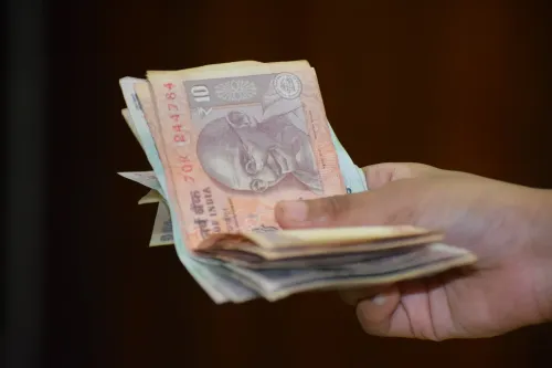नवीनतम वित्तीय वर्ष के आरंभ में बड़े परिवर्तन: जानिए 1 अप्रैल से क्या-क्या बदलाव हुए और आपकी जेब पर क्या असर पड़ेगा