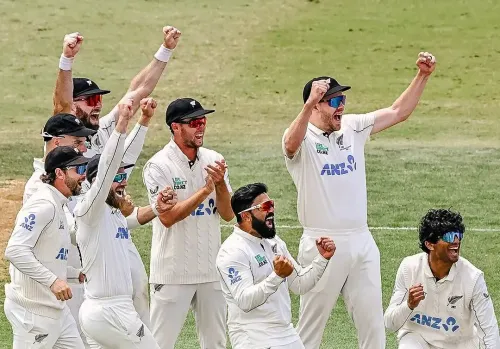 क्या न्यूजीलैंड ने वेस्टइंडीज को तीसरे टेस्ट में 323 रनों से हराकर सीरीज 2-0 से जीत लिया?