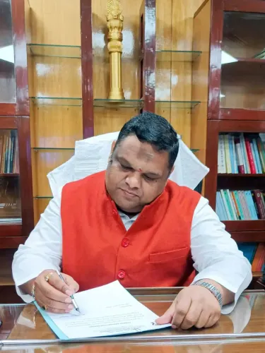 Did NHRC Issue Notice to Railways Over ‘Halal-Only’ Meat on Menu?