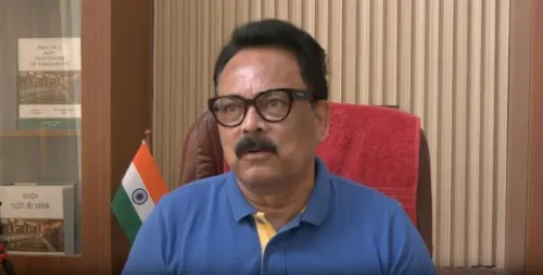 सुखदेव भगत का आरोप: सरकार 12 वर्षों में निजीकरण की राह पर, प्रदर्शन नहीं पीआर को मिली तरजीह