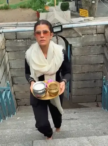 Did Nimrat Kaur End the Year on a Spiritual Note at Shankaracharya Temple?