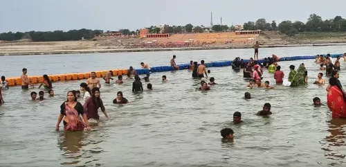 निर्जला एकादशी 2025: त्रिवेणी संगम पर हजारों श्रद्धालुओं ने किया पवित्र स्नान, हरिद्वार में भी उमड़ी भीड़