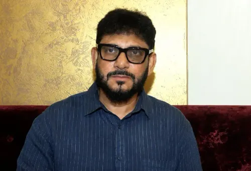 वारिस पठान का नितेश राणे पर पलटवार: 'सुर्खियों के लिए AIMIM को आतंकी संगठनों से जोड़ना गलत'