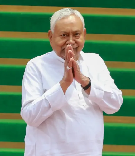 Nitish Kumar visits 5 Patna temples, prays for Bihar's peace and prosperity