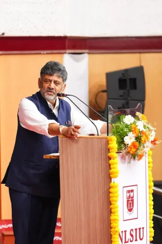 NLSIU दीक्षांत समारोह में CM शिवकुमार की चेतावनी: लोकतंत्र की परीक्षा, संस्थाएं दबाव में