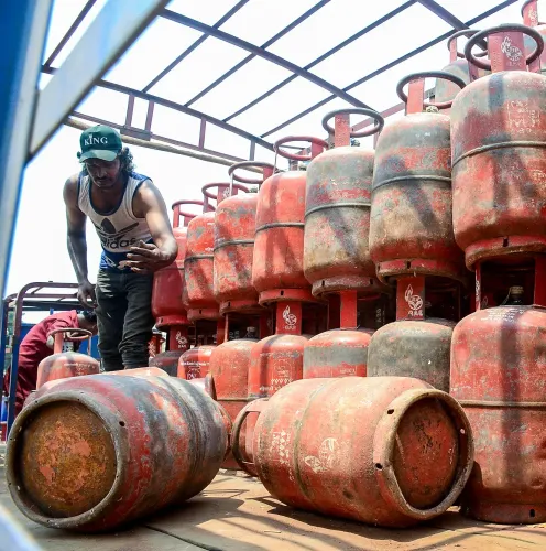 Karnataka High Court Dismisses Hotel Association's LPG Petition, Backs Centre's Measures