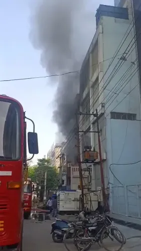 नोएडा: औद्योगिक क्षेत्र में फैक्ट्री में लगी भीषण आग, विस्तृत जांच जारी