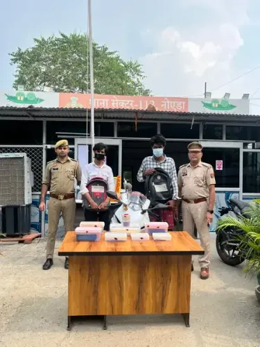 नोएडा : फर्जी लोन दिलाने वाले गिरोह का पर्दाफाश, दो शातिर गिरफ्तार, 128 एटीएम कार्ड और 77 सिम बरामद