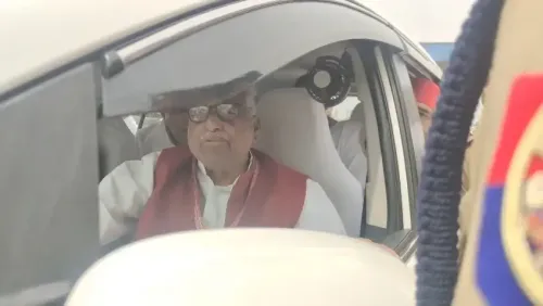नोएडा में श्रमिकों के प्रदर्शन के बाद राजनीतिक हलचल, सपा और लेफ्ट नेताओं को पुलिस ने रोका