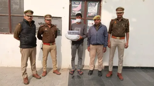 क्या नोएडा में 25,000 रुपए का इनामी तस्कर गिरफ्तार हुआ? गांजा और नकदी बरामद