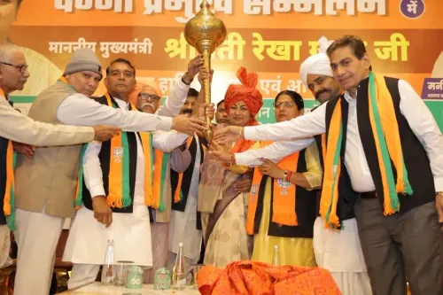 How is Rekha Gupta Mobilizing Voters for the Nov 30 MCD Bypolls?