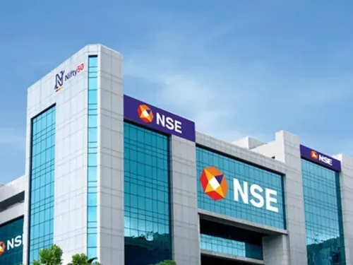 NSE की इक्विटी ऑप्शंस बाज़ार हिस्सेदारी तीन वर्षों में 22% से अधिक घटी, वित्त वर्ष 2026 में 74.71% पर आई