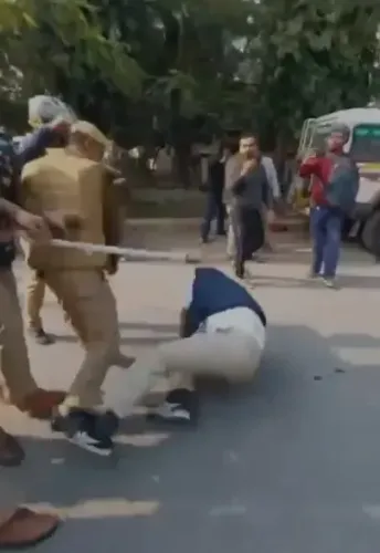 एनएसयूआई के मनरेगा बचाओ संग्राम मार्च पर पुलिस की बर्बरता, वाराणसी में वरुण चौधरी गिरफ्तार