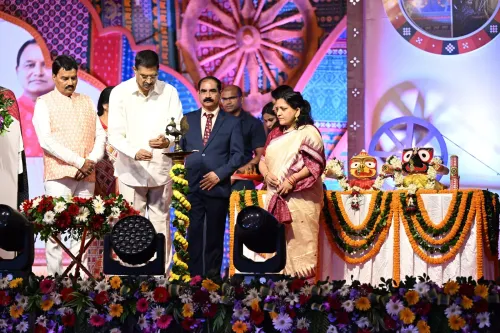 Odisha Governor urges weekly handloom wear to back weavers on National Handloom Day