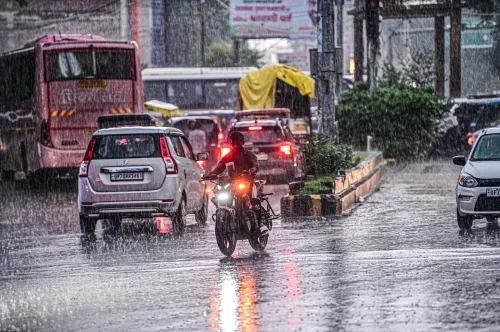 ओडिशा में 48 घंटे का रेड अलर्ट: अत्यधिक भारी बारिश की चेतावनी, दिल्ली-एनसीआर में 2-3 दिन शुष्क मौसम