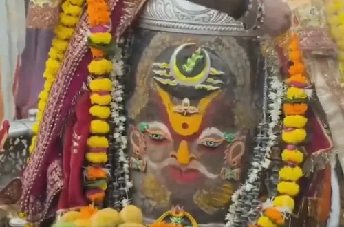 महाकालेश्वर मंदिर में आषाढ़ अष्टमी पर भव्य भस्म आरती, ओम-बेल पत्र-रुद्राक्ष से सजे बाबा महाकाल