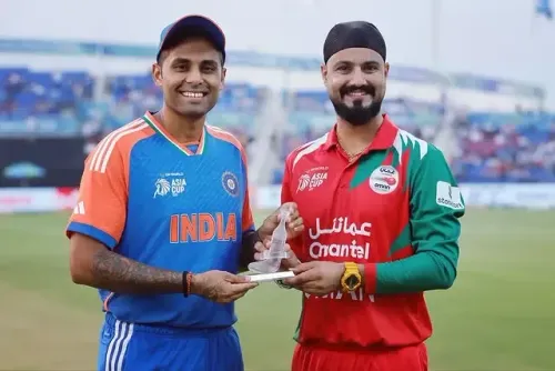 क्या ओमान ने टी20 वर्ल्ड कप के लिए अपनी 15 सदस्यीय टीम का ऐलान किया?