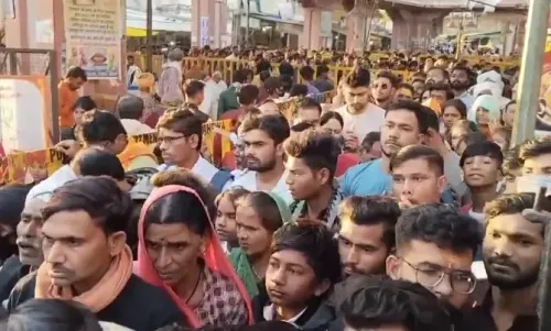 क्या श्रावण मास का पहला सोमवार ओंकारेश्वर में भक्तों की उमड़ती भीड़ का साक्षी बना?