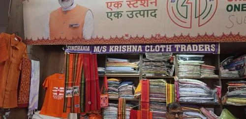 वन स्टेशन वन प्रोडक्ट: सुल्तानगंज रेलवे स्टेशन पर श्रावणी मेले में केसरिया वस्त्रों की धूम