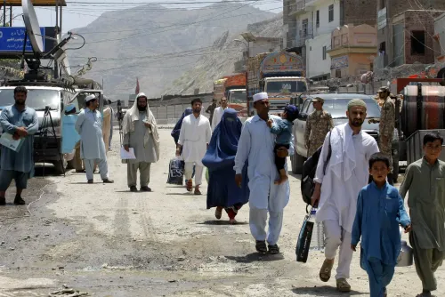 Over 2,000 Afghans return from Pakistan, Iran in a single day