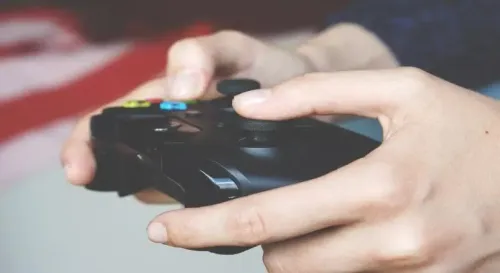 Prolonged Sedentary Activities Heighten Mental Health Risks in Teens: Research
