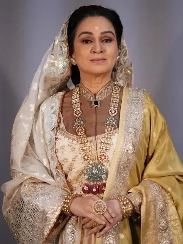 How Does Padmini Kolhapure Prepare for Rajmata in ‘Chakravarti Samrat Prithviraj Chauhan’?