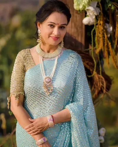 Padmini Kolhapure recalls Dev Anand's warmth at their first meeting