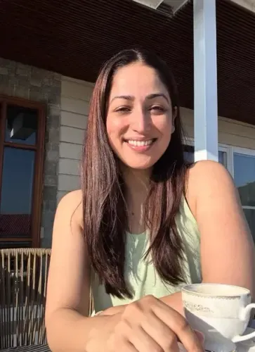 'पहाड़ों में सुबह की धूप, हाथ में चाय और दिल में आभार', यामी गौतम की इंस्टा पोस्ट ने छूआ फैंस का दिल 