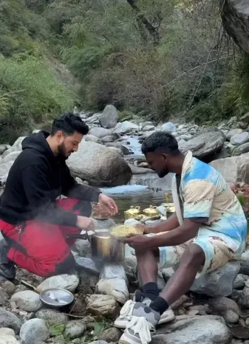 पहाड़ों पर देसी जुगाड़ से पंजाबी सिंगर काका ने बनाया मटर पुलाव, खूबसूरत वादियों के बीच चखा स्वाद