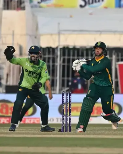 पाकिस्तान ने पहली बार वनडे सीरीज में अपने घर में दक्षिण अफ्रीका को हराया 