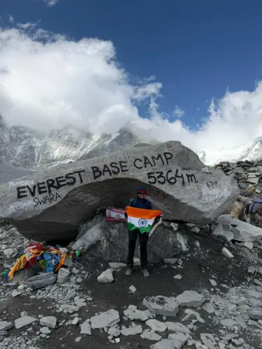 8 वर्षीय निक्षा बारोट ने 7 दिनों में एवरेस्ट बेस कैंप फतह किया, बेस कैंप पर किया योग