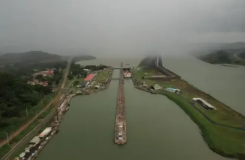 Panamanian Academics Label Trump's Panama Canal Claims as 'Absurd'