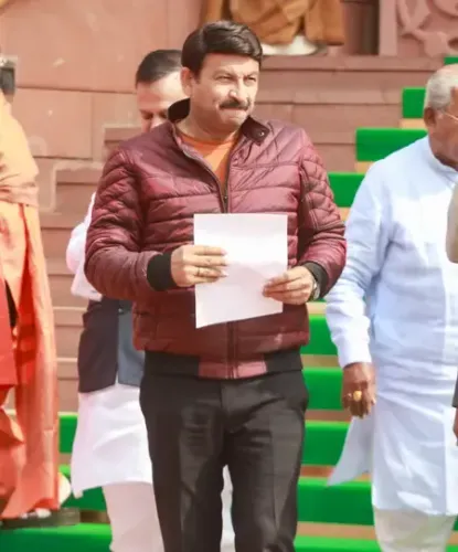 पश्चिम बंगाल को बचाइए, ममता बनर्जी घुसपैठियों के पक्ष में खड़ी हैं : मनोज तिवारी 