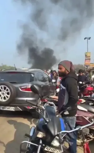 क्या पश्चिम बंगाल में फरक्का से चाकुलिया तक सड़क-रेल जाम के पीछे कोई बड़ा कारण है?