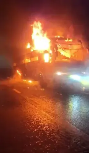 How Did Passengers Escape from a Bus Fire on Yamuna Expressway in Mathura?