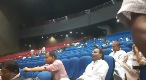 खड़गे बोलते रहे, पटना के बापू सभागार में सीटें रहीं खाली; कांग्रेस कार्यक्रम में भीड़ न आना चर्चा में