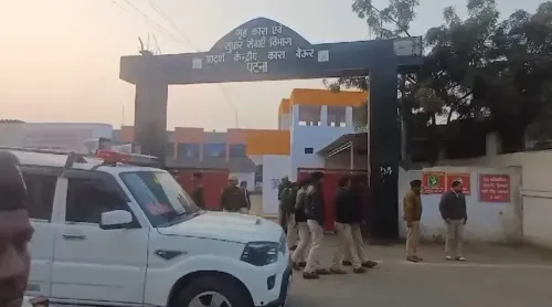 बेऊर जेल अधीक्षक नीरज कुमार झा निलंबित, पटना की केंद्रीय कारा में अनियमितताओं का बड़ा खुलासा